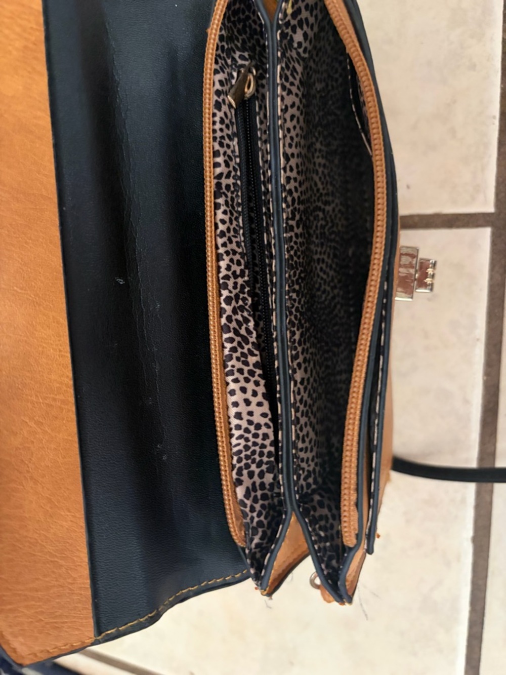 Crossbody bundle💰👜✅💕 - Picture 7 of 12